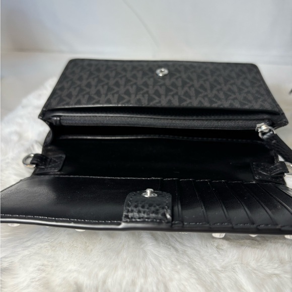 Michael Kors Black Jet Set Silver Studded Smartphone Crossbody Bag - Picture 5 of 10